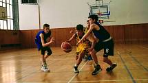 Basketbalové derby mezi Slunetou Ústí nad Labem a Děčínem v extralize žáků U14 skončilo vítězstvím domácích 76:60.