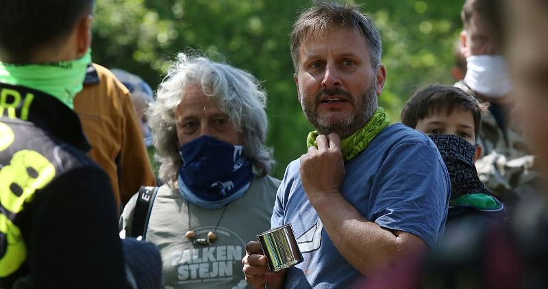 Sousedské setkání na hranicích na louce mezi německou vsí Oelsen a obcí Krásný les proběhlo v sobotu 16. května odpoledne.