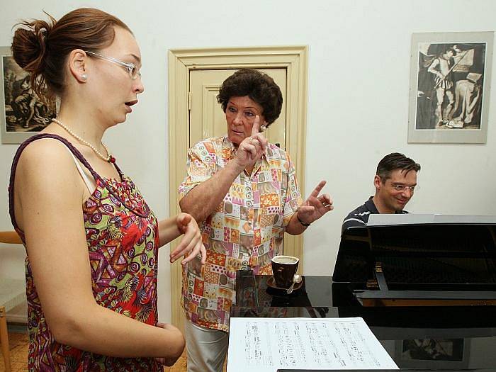 V Ústí nad Labem probíhal mezinárodní pěvecký kurz, který vedla slavná pěvkyně Eva Randová.