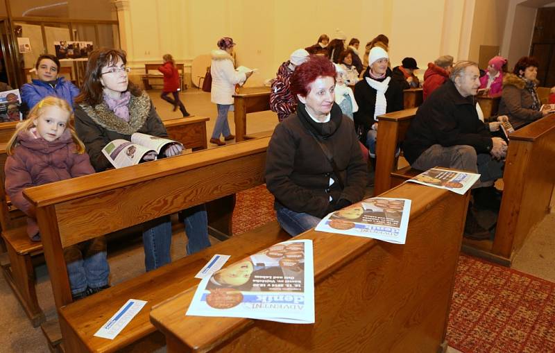 Ústečané si přišli zazpívat koledy do kostela sv. Vojtěcha.