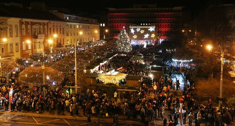 Rozsvícení vánoční stromu provázela v Ústí nad Labem velkolepá show