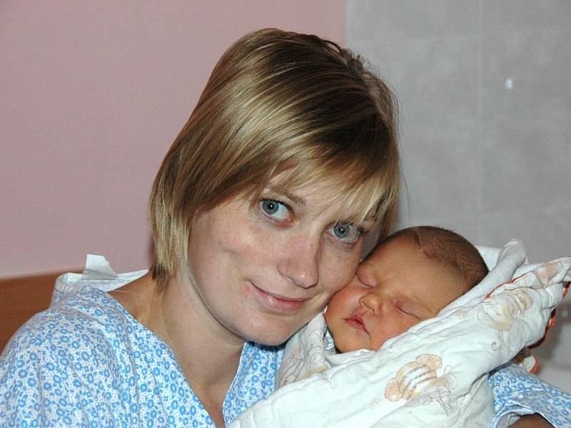 Miluše Hrbková,  porodila v ústecké porodnici dne 19. 10. 2011 (2.10) dceru Veroniku (50 cm, 3,75 kg). 