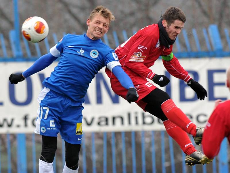 Fotbalisté Ústí (červení) prohráli v Liberci 1:2.