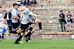 Fotbalisté Neštěmic (v šedém) doma otočili zápas proti Junioru Děčín a vyhráli 6:2. Foto: Deník/Rudolf Hoffmann