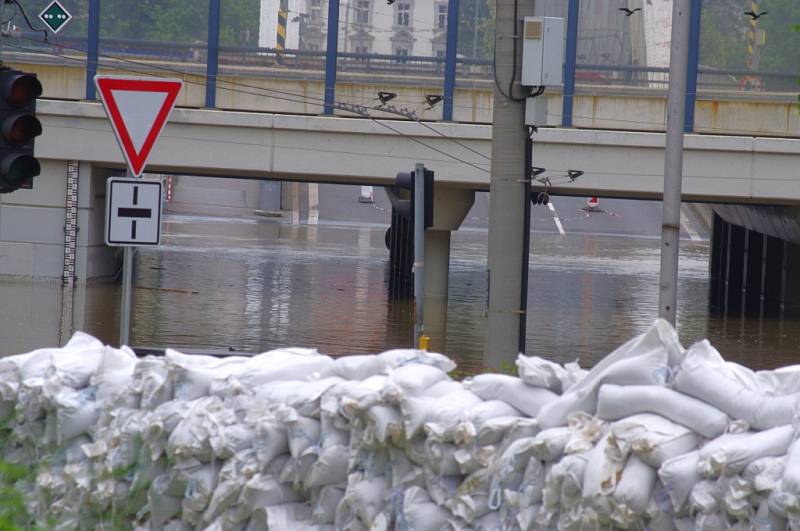 Voda v centru Ústí nad Labem, čtvrteční ráno.