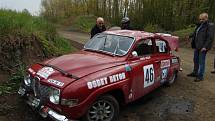 Při veteránské Rallye Praha Revival převrátil Pavel Paulík svého SAABa.