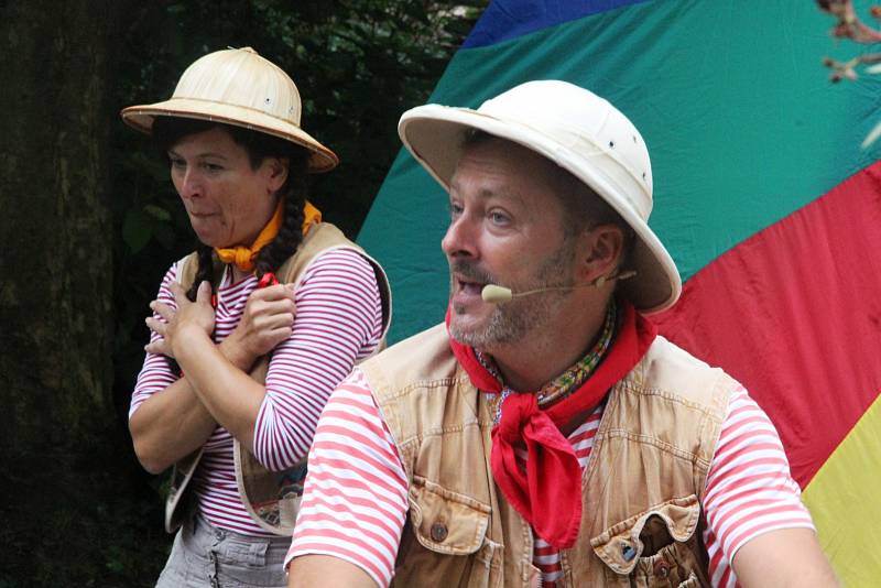 Divadlo V Pytli zahrálo dětem na zámku ve Velkém Březně