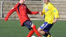 Fotbalisté Neštěmic (žluté dresy) remizovali v přípravném střetnutí s Juniorem Děčín 3:3. 