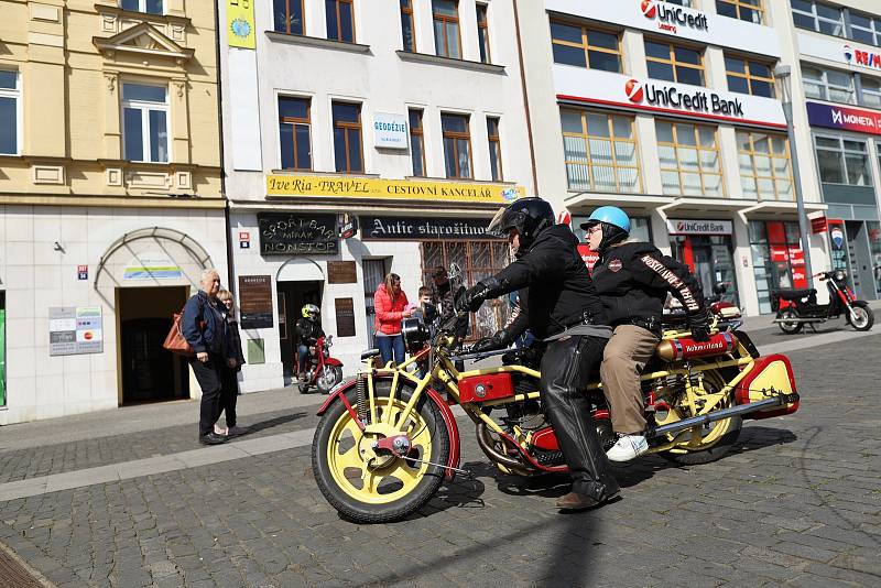 Centrum Ústí nad Labem na 1. máje opět patřilo veteránům.