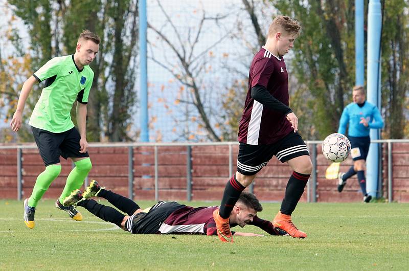 Fotbalisté Chuderova (v zelenočerném) porazili v derby na penalty lídra tabulky z Neštěmic 3:2. Foto: Deník/Rudolf Hoffmann