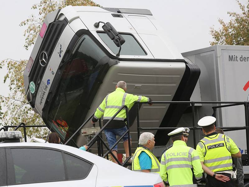 Dopravně bezpečnostní akce policie ČR a Německa zaměřená na kamiony a autobusy.