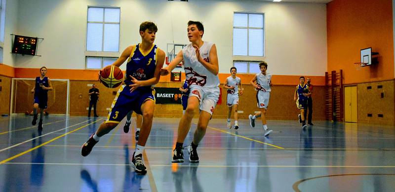 Basketbalisté Slunety Ústí nad Labem do 14 let vyhráli na hřišti Tygrů Praha 74:72.