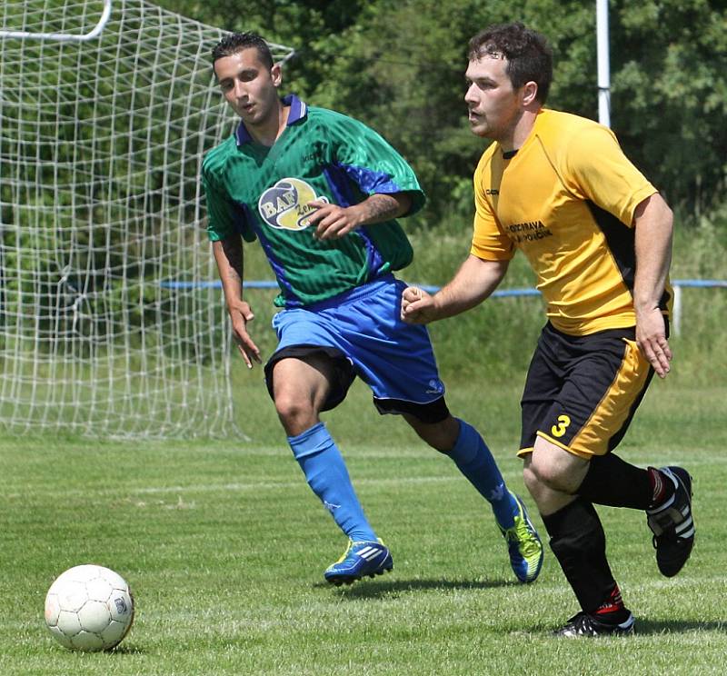 Fotbalisté Chabařovic B (zeleno-modří) porazili Telnici 3:2 po penaltách.