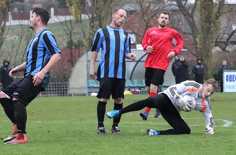 FK Chuderov (modročerní) - TJ Střekov (červenočerní) I.A třída 2019/2020 - dohrávka 1. kola 23.11. 2019 v Chuderově.