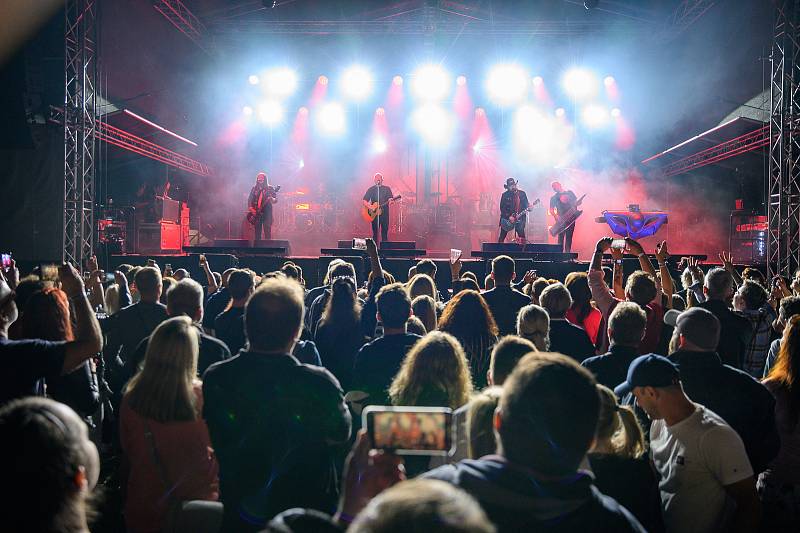 Letní koncert kapely Lucie v Pivovarské zahradě v Českém Krumlově. Foto: Pavel Sojka