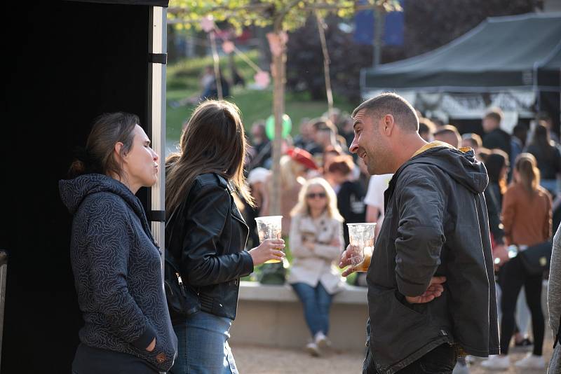 Páteční odpoledne na Univerzitním festivalu UJEP v kampusu v Ústí nad Labem