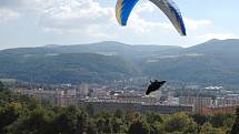 Dobětický vánek, pátý ročník závodů paraglidistů v přesnosti přistání. 