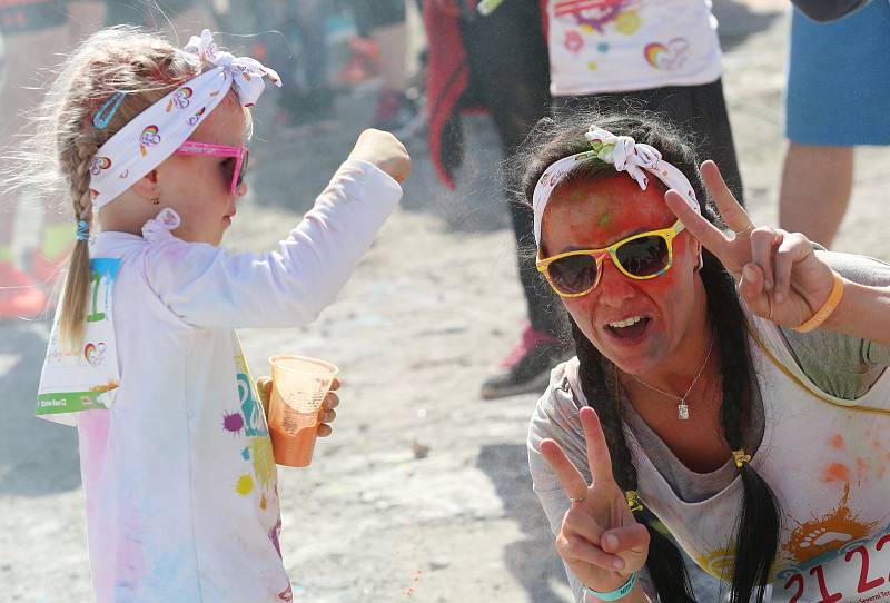 Za zábavou a za sportem dorazilo v v Ústí nad Labem na Rainbow run 2017 několik stovek návštěvníků.