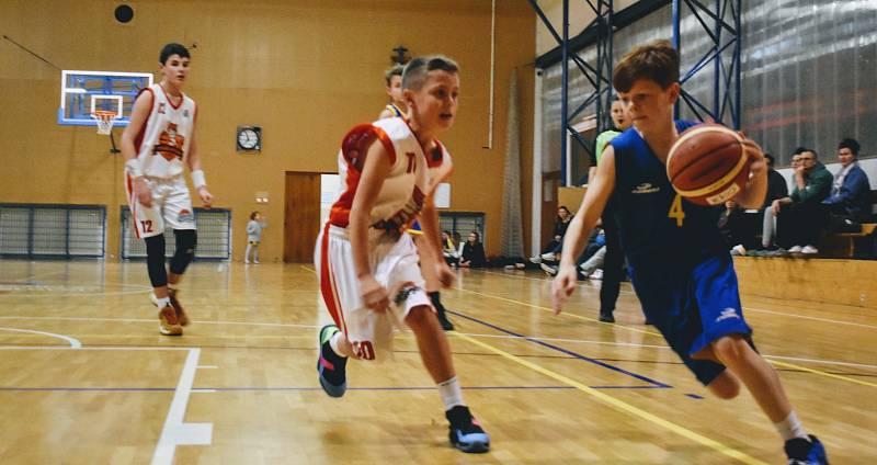 Basketbalisté Slunety Ústí n. L. v kategorii U13 vyhráli oba pondělní zápasy v Lounech.