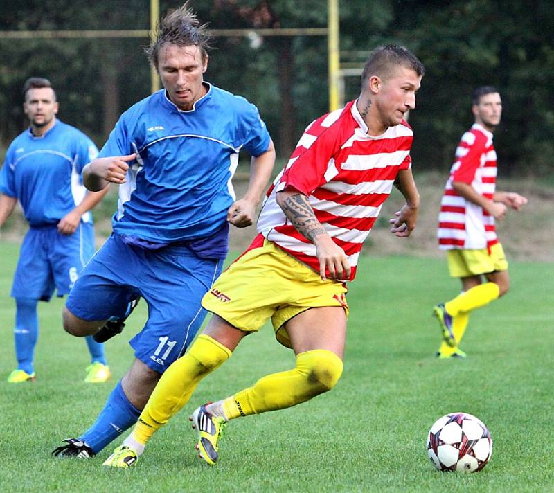 Fotbalisté Brné (pruhovaní) doma deklasovali Jílové vysoko 8:2!