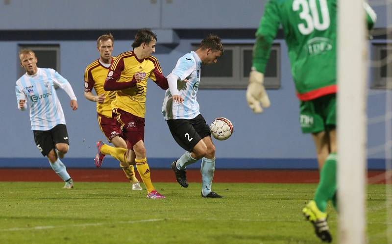 Fotbalisté Ústí (bílo-modří) doma v poháru podlehli pražské Dukle 0:3.