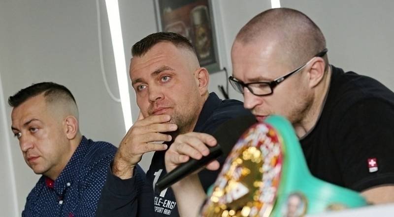 Boxer Lukáš Konečný představil na tiskové konferenci nominaci boxerů pro dubnovou Boxing Live.