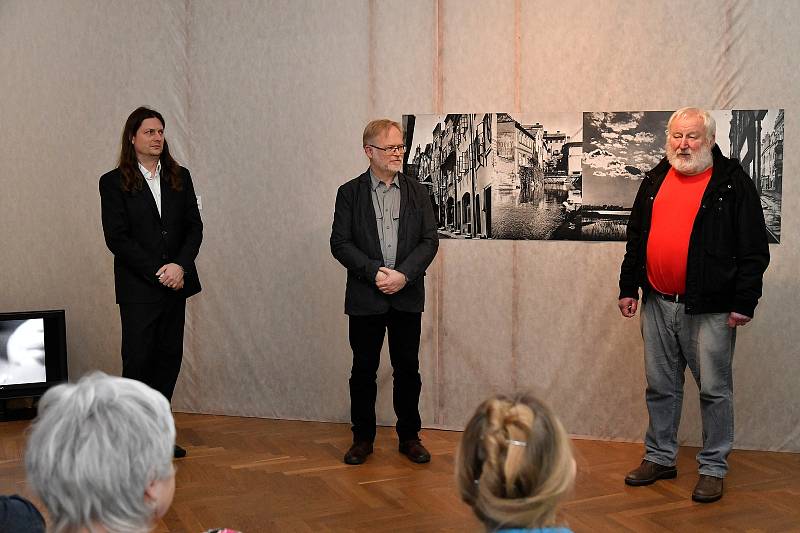 Fotografie ze křtu knihy o Karlu Gottsteinovi. Zleva: Jiří Preclík, Václav Houfek, Vladimír Kaiser.