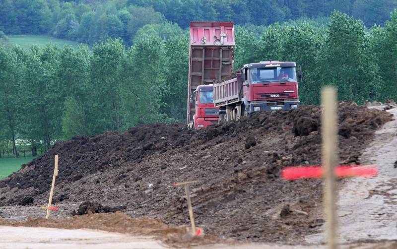 V sobotu začalo platit stavební povolení na stavbu zbývajícího úseku dálnice D8. 