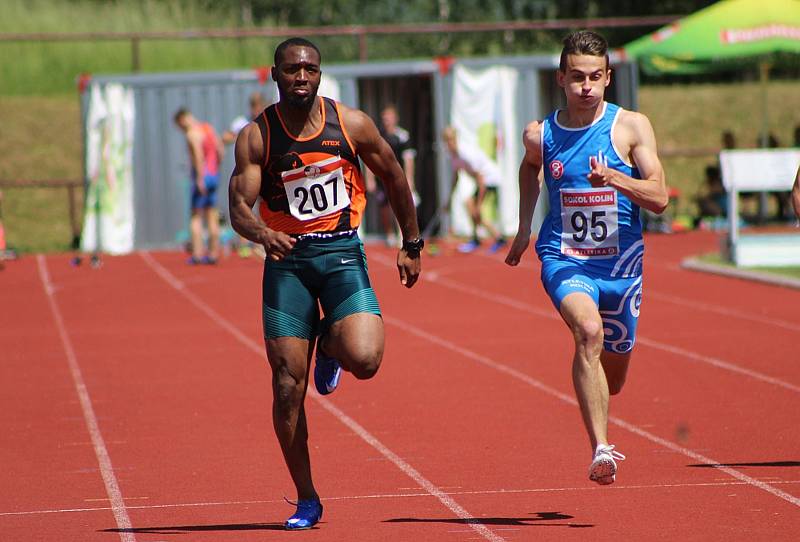 Sprinter Josh Swaray v rozběhu na sto metrů.