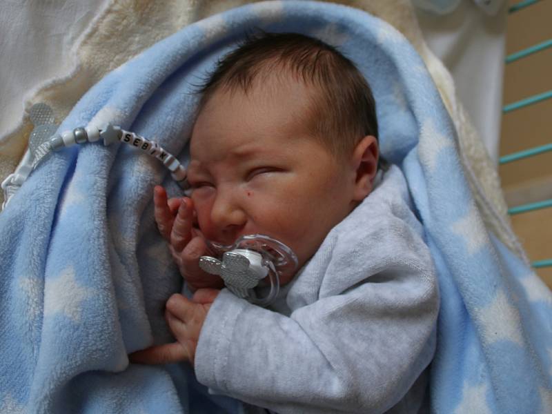 Sebastien Lederer se narodil  v ústecké porodnici 15.4.2017 (7.39) Ivetě Kruit. Měřil  51cm, vážila 3,78 kg.