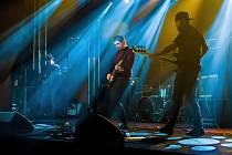 Jesenická rocková kapela Lights Off přijela zahrát do Národního domu v Ústí nad Labem spolu s místní mladou kapelou Youlie.
