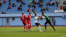 Ústečtí fotbalisté (bílo-modří) doma remizovali s Třincem 1:1.