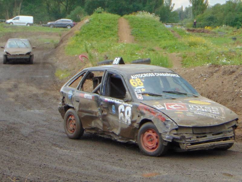 Čtvrým dílem pokračoval v sobotu sedmidílný autocrossový seriál Autopoint Cup na dráze v Chabařovicích.