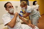 Očkování vakcínou proti covidu-19 v ústecké Masarykově nemocnici