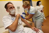 Očkování vakcínou proti covidu-19 v ústecké Masarykově nemocnici
