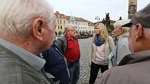 Volební lídři se na Lužickém náměstí v Rumburku ocitli v palbě otázek.