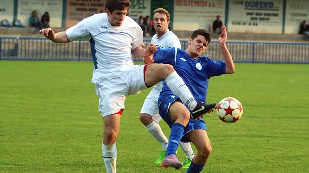 Fotbalisté Neštěmic (bílí) zvítězili v Bílině 2:1.