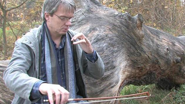 Jan Škrdlík (violoncello) vystoupí ve Velkém Březně.