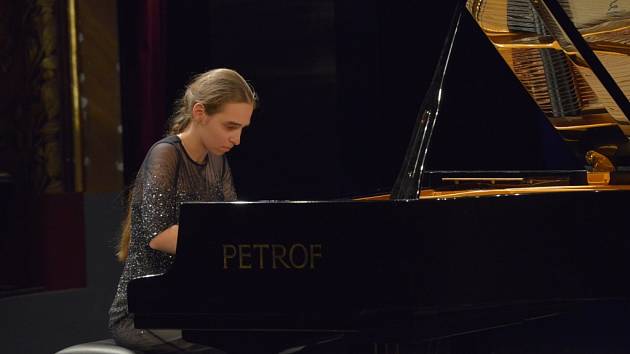 ELIZAVETA KLIUCHEREVA, mladá klavíristka z Moskvy a loňská vítězka, vystoupí na zahájení 48. ročníku Virtuosi.