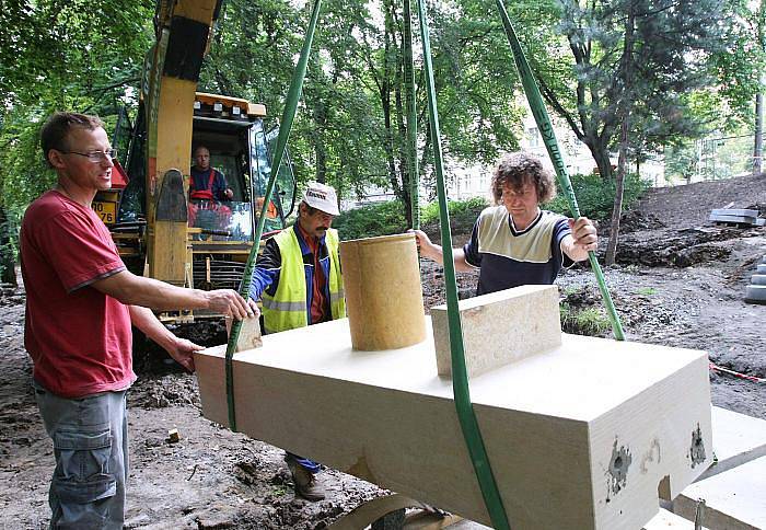 Městské sady obohatí po rekonstrukci nové kašny z pískovce v podobě lidských tváří  