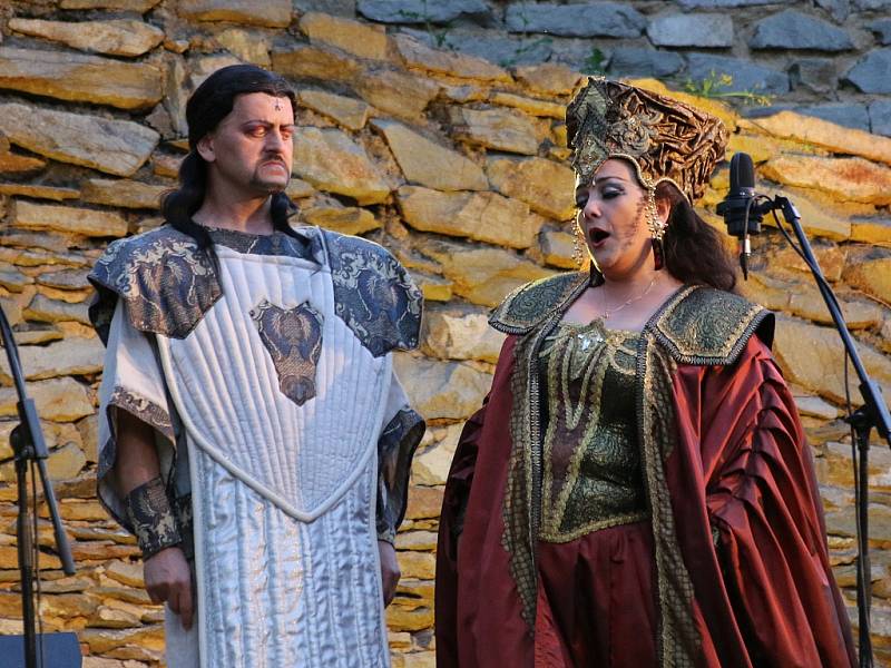 Opera Nabucco na hradě Střekov