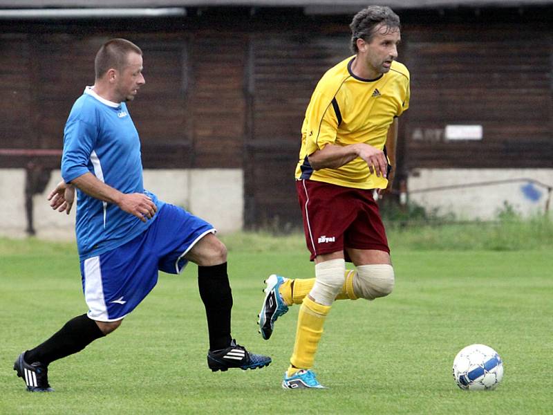 Trmice B (ve žlutých dresech) – Velké Březno B 8:0 (3:0).