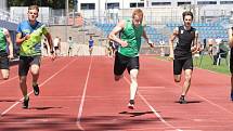 Atletika. KPD Ústeckého kraje - 2. kolo vyhrály ženy AC Ústí (oranžovo-černé dresy)  a muži USK Provod Ústí (černé dresy)..