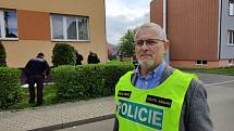 Okresní ředitel policie v Ústí nad Labem Vladimír Danyluk popisuje zásah proti muži, který vyhrožoval v Libouchci sebevraždou s pistolí a granátem v ruce.