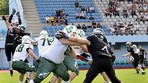 Paddock liga 2019. Ústečtí Blades (černé dresy) přehráli při prvním utkání na městském stadionu Alligators Brno (bílo-zelené dresy) 30:0.