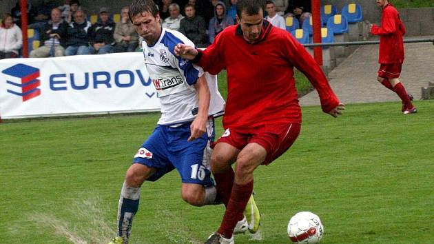 Za stálého deště se utkali fotbalisté ústecké Army v areálu Jiskry Modra s Chomutov. Soupeře však nastříleli šest branek a nyní se chystají na domácím hřišti na Teplice.