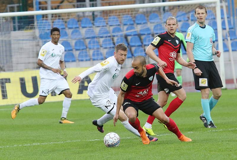 Fotbalový zápas mezi Ústím nad Labem (v bílém) a Táborskem.