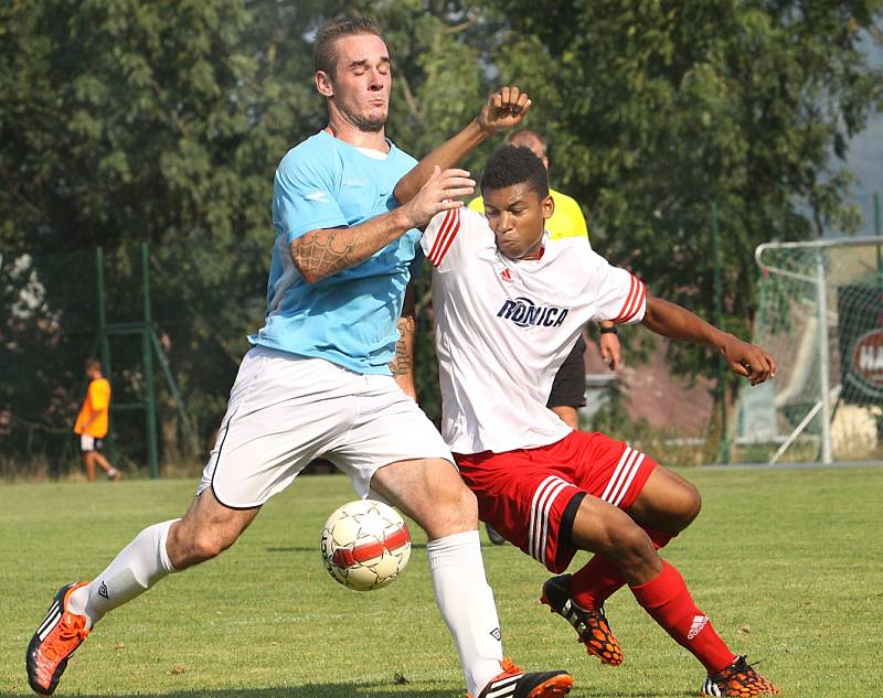 Neštěmice (v bílém) smetli Bílinu 4:1.