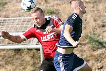 Fotbalisté Brné (v červenočerném) porazili doma v 1. kole krajského přeboru fotbalistů Dobroměřice 2:1. Foto: Deník/Rudolf Hoffmann