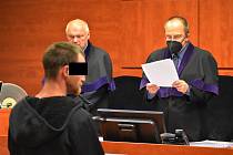 Rodáka z Litoměřic Marka S. zatím nepravomocně odsoudili k 5,5 roku vězení za napadení obsluhy střekovské večerky.